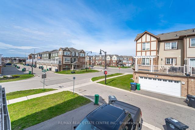 12 Metro Cres, House attached with 3 bedrooms, 3 bathrooms and 4 parking in Brampton ON | Image 13