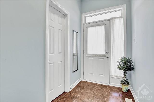 503 Rochefort Circle, Townhouse with 3 bedrooms, 3 bathrooms and 3 parking in Ottawa ON | Image 3