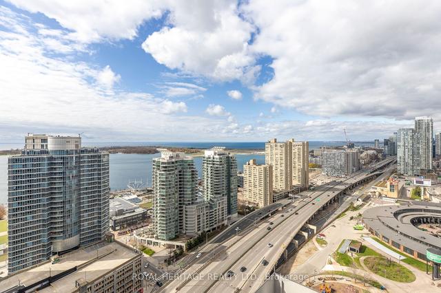 3712 - 19 Grand Trunk Cres, Condo with 1 bedrooms, 1 bathrooms and 1 parking in Toronto ON | Image 12