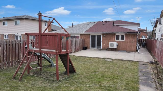 3741 Keenan Cres, House semidetached with 3 bedrooms, 2 bathrooms and 5 parking in Mississauga ON | Image 28