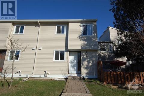 75 Thistledown Court, House attached with 3 bedrooms, 1 bathrooms and 1 parking in Ottawa ON | Card Image