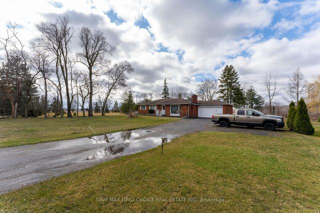 7086 Tremaine Rd, House detached with 3 bedrooms, 3 bathrooms and 6 parking in Milton ON | Image 13