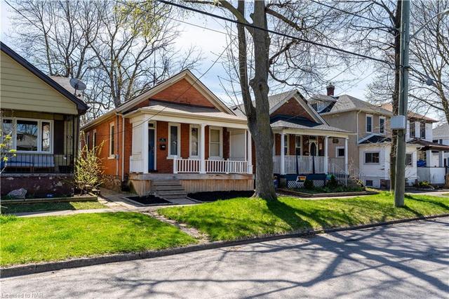 96 Albert Street, House detached with 2 bedrooms, 1 bathrooms and 3 parking in St. Catharines ON | Image 2