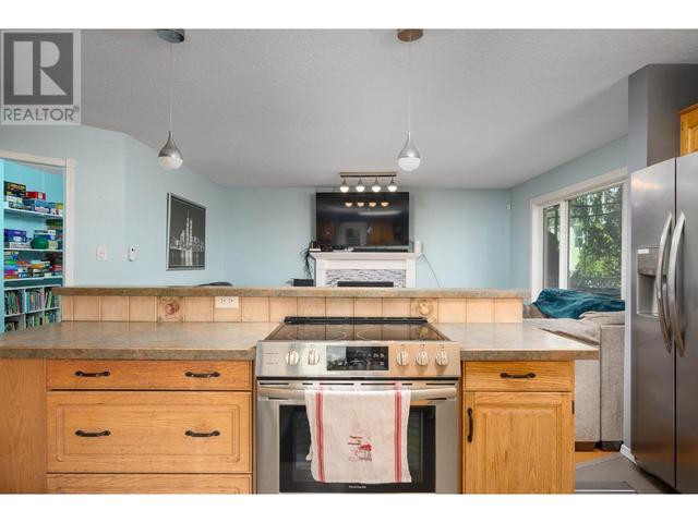 4416 9 Street, House detached with 5 bedrooms, 2 bathrooms and 2 parking in Vernon BC | Image 12