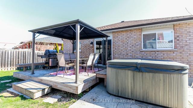 4 Brown Wood Dr, House detached with 3 bedrooms, 3 bathrooms and 6 parking in Barrie ON | Image 17