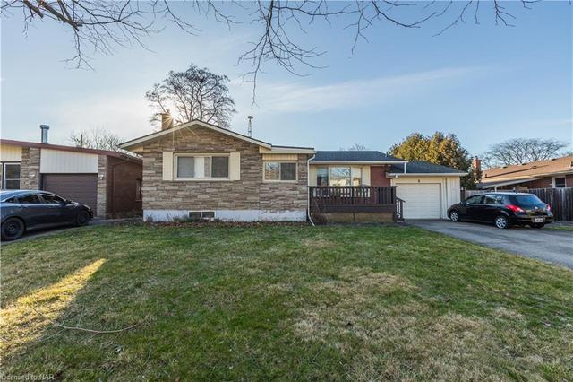 4 Brian Avenue, House detached with 3 bedrooms, 1 bathrooms and 5 parking in St. Catharines ON | Image 1