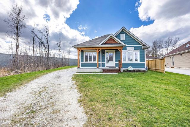 74 Robert St S, House detached with 2 bedrooms, 2 bathrooms and 10 parking in Wasaga Beach ON | Image 12