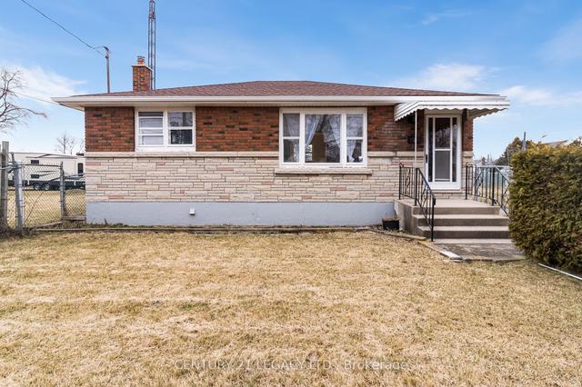3 Lincoln Ave, House detached with 2 bedrooms, 2 bathrooms and 3 parking in St. Catharines ON | Image 1