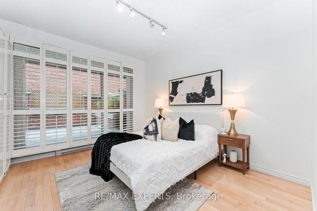 1 - 52 St Nicholas St, Townhouse with 1 bedrooms, 2 bathrooms and 2 parking in Toronto ON | Image 10