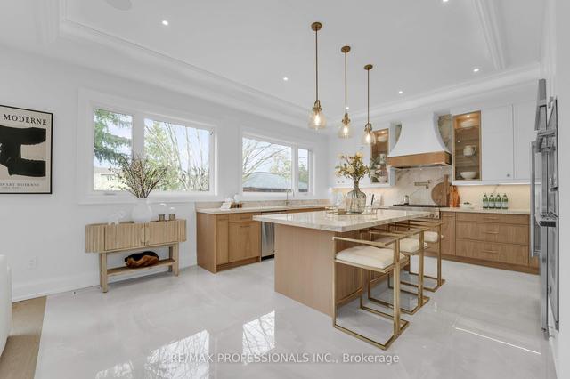 203 Shaver Ave, House detached with 5 bedrooms, 6 bathrooms and 6 parking in Toronto ON | Image 4