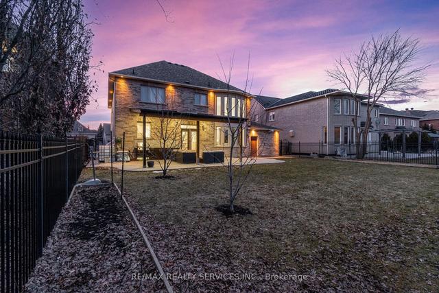 35 Louvre Circ, House detached with 4 bedrooms, 6 bathrooms and 9 parking in Brampton ON | Image 15