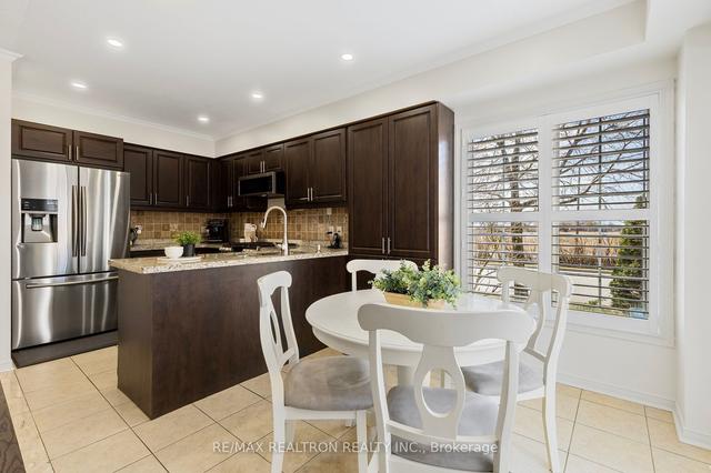 54 Walkview Cres, House attached with 4 bedrooms, 4 bathrooms and 3 parking in Richmond Hill ON | Image 5