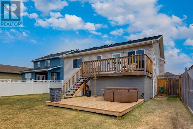 667 West Highland Crescent, House detached with 4 bedrooms, 3 bathrooms and 4 parking in Carstairs AB | Image 37