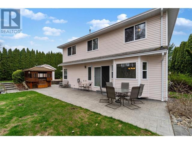 1871 2 Avenue Ne, House detached with 4 bedrooms, 2 bathrooms and 2 parking in Salmon Arm BC | Image 3
