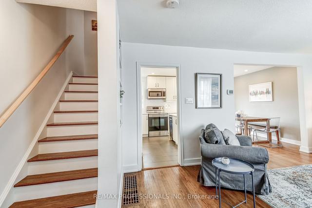 127 Chestnut Cres, House semidetached with 3 bedrooms, 2 bathrooms and 2 parking in Toronto ON | Image 32