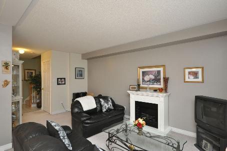 624 Leatherleaf Cres, House semidetached with 3 bedrooms, 3 bathrooms and 2 parking in Mississauga ON | Image 3