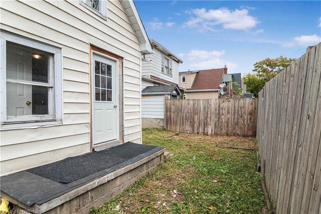 24 Division Street, House detached with 4 bedrooms, 2 bathrooms and 1 parking in St. Catharines ON | Image 10