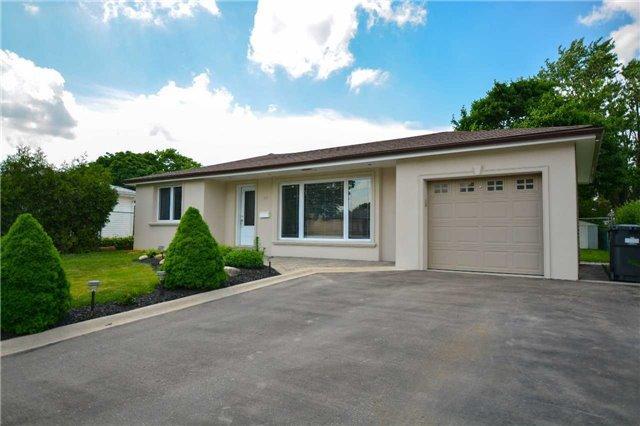 25 Bedford Cres, House detached with 3 bedrooms, 3 bathrooms and 4 parking in Brampton ON | Image 1