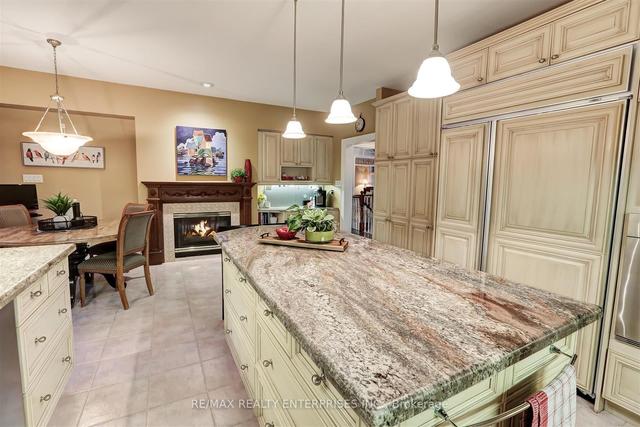 1301 Lindburgh Crt, House detached with 5 bedrooms, 6 bathrooms and 8 parking in Mississauga ON | Image 3