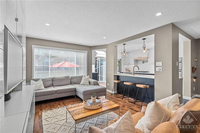 2087 Liska Street, Townhouse with 3 bedrooms, 3 bathrooms and 3 parking in Ottawa ON | Image 8