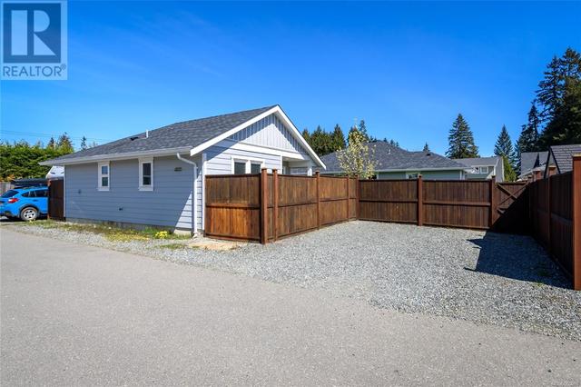 3307 Eleventh St, House detached with 4 bedrooms, 3 bathrooms and 5 parking in Cumberland BC | Image 35