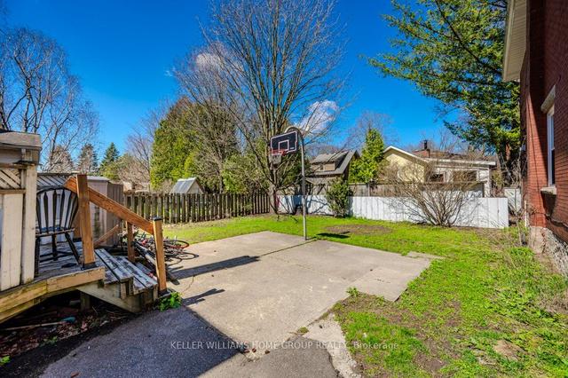 215 Paisley St, House detached with 5 bedrooms, 2 bathrooms and 7 parking in Guelph ON | Image 16