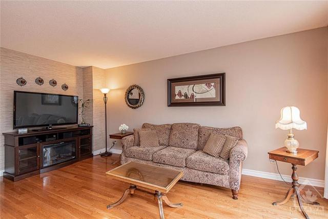 1787 D'amour Crescent, House detached with 3 bedrooms, 2 bathrooms and 5 parking in Ottawa ON | Image 9