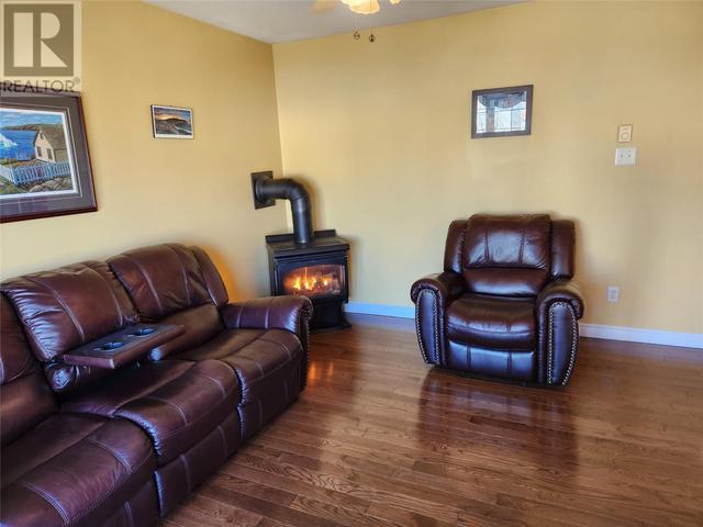30 Clevedon Crescent, House detached with 3 bedrooms, 1 bathrooms and null parking in Paradise NL | Image 6