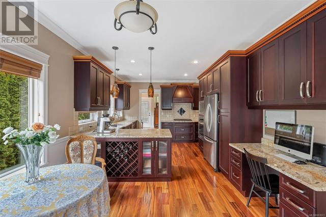 1705 De Sousa Pl, House detached with 4 bedrooms, 4 bathrooms and 2 parking in Saanich BC | Image 14