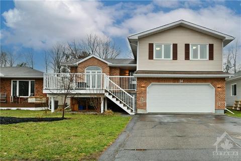 34 Fairview Crescent, House detached with 3 bedrooms, 3 bathrooms and 4 parking in Arnprior ON | Card Image