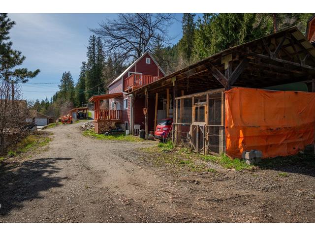 3553 Sprague Street, House detached with 2 bedrooms, 2 bathrooms and null parking in Central Kootenay D BC | Image 19