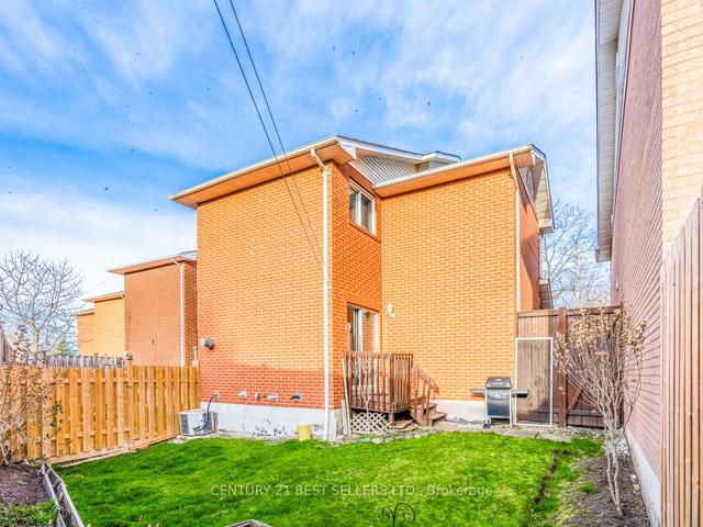 178 Queen St W, House detached with 3 bedrooms, 4 bathrooms and 3 parking in Mississauga ON | Image 24