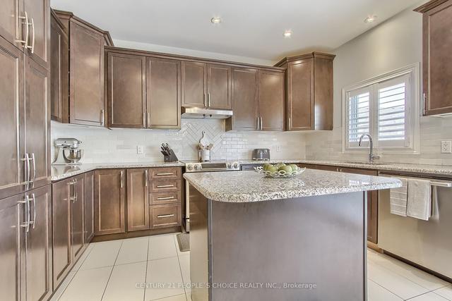 7 Sandino Cres, House detached with 4 bedrooms, 4 bathrooms and 4 parking in Brampton ON | Image 6