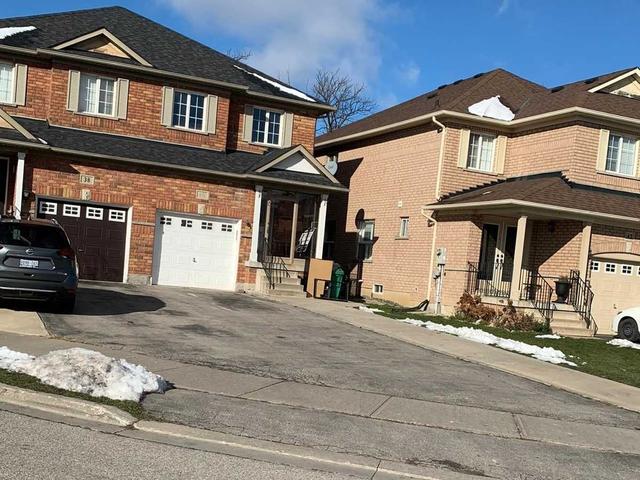 40 Elmpark Crt, House semidetached with 3 bedrooms, 4 bathrooms and 4 parking in Brampton ON | Image 2