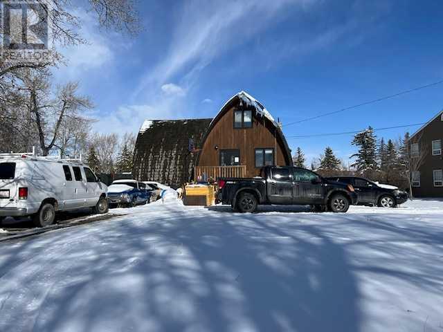 1119 Church Avenue, House detached with 3 bedrooms, 3 bathrooms and 4 parking in Pincher Creek AB | Image 4