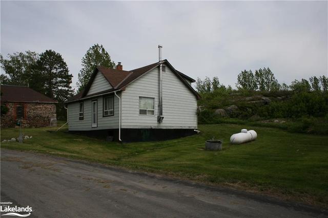 13 Holland Avenue, House detached with 2 bedrooms, 1 bathrooms and 2 parking in Parry Sound, Unorganized, Centre Part ON | Image 8
