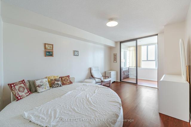 1612 - 45 Carlton St, Condo with 2 bedrooms, 2 bathrooms and 1 parking in Toronto ON | Image 11