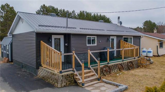 45 Lake Street, House detached with 3 bedrooms, 1 bathrooms and 6 parking in South Algonquin ON | Image 3