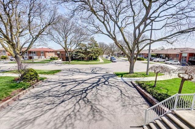 43 Starview Dr, House semidetached with 3 bedrooms, 2 bathrooms and 4 parking in Toronto ON | Image 17