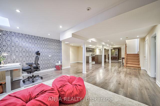8 Aylesbury Gate, House detached with 4 bedrooms, 5 bathrooms and 6 parking in Markham ON | Image 15