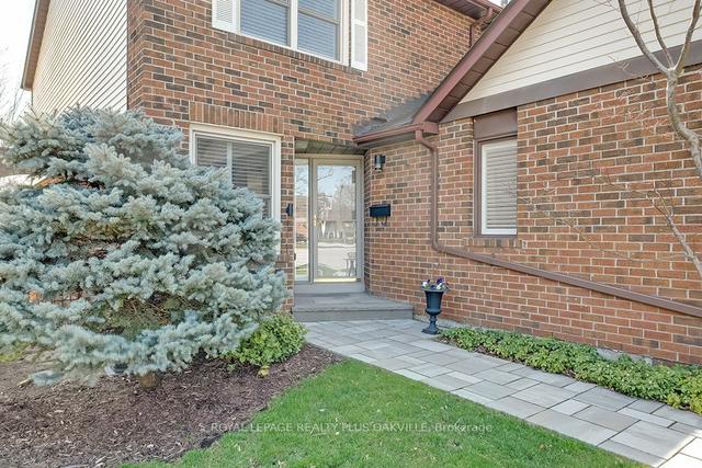 1153 Potters Wheel Cres, House attached with 3 bedrooms, 2 bathrooms and 3 parking in Oakville ON | Image 12