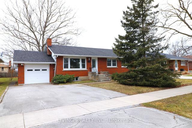 14 Redwood Ave, House detached with 3 bedrooms, 2 bathrooms and 3 parking in St. Catharines ON | Image 1