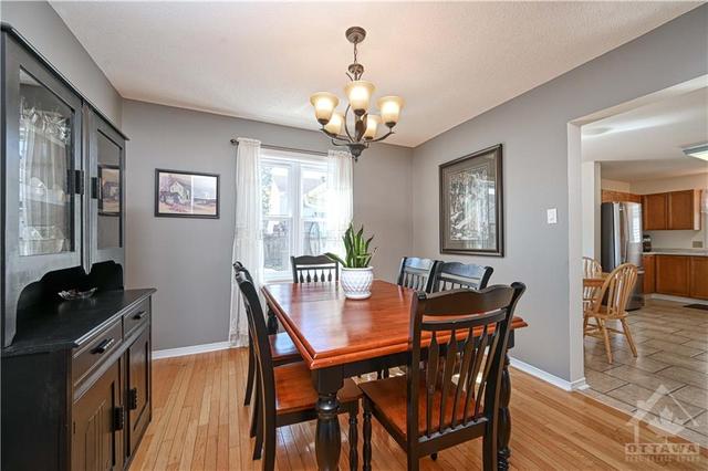 1914 Leclair Crescent, House detached with 3 bedrooms, 3 bathrooms and 4 parking in Ottawa ON | Image 9