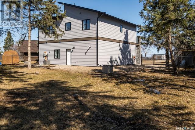 13 Henderson Place, House detached with 3 bedrooms, 2 bathrooms and null parking in Candle Lake SK | Image 34