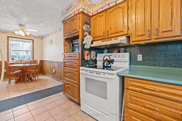 15 Chester St, House detached with 3 bedrooms, 1 bathrooms and 5 parking in Guelph ON | Image 4
