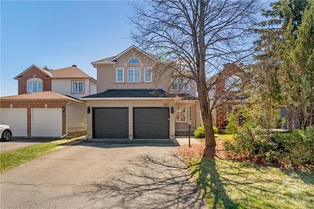 143 Locheland Crescent, House detached with 4 bedrooms, 3 bathrooms and 4 parking in Ottawa ON | Image 1