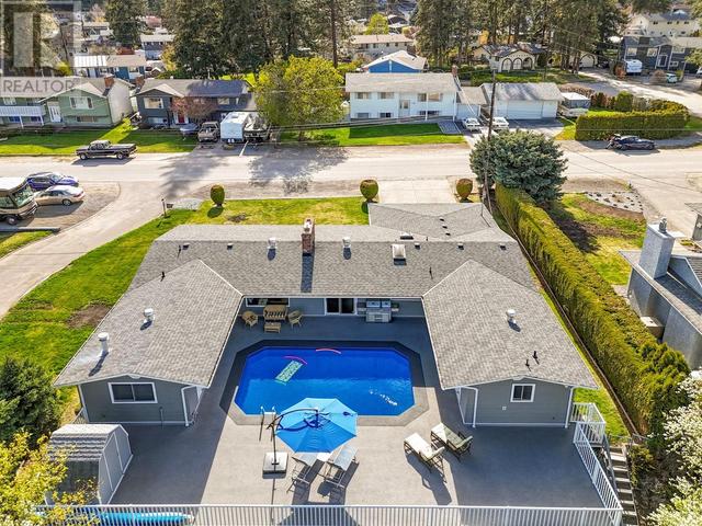 3305 Mcgregor Road, House detached with 3 bedrooms, 2 bathrooms and 6 parking in West Kelowna BC | Image 2