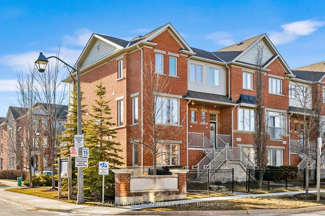 1 - 5700 Tosca Dr, Townhouse with 3 bedrooms, 4 bathrooms and 2 parking in Mississauga ON | Image 1