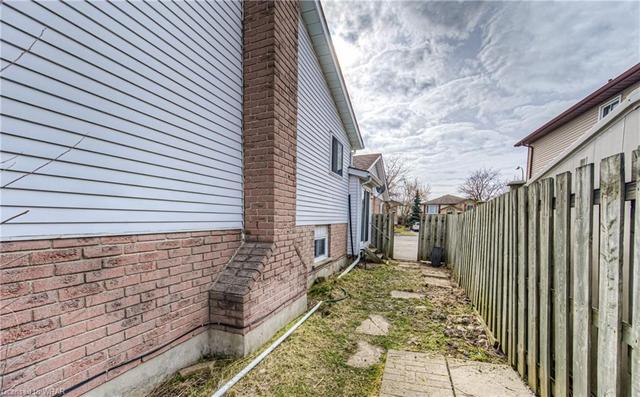 150 Newbury Drive, House semidetached with 3 bedrooms, 1 bathrooms and 2 parking in Kitchener ON | Image 26