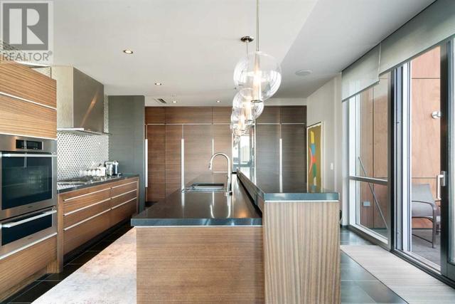 2004, - 108 9 Avenue Sw, Condo with 2 bedrooms, 2 bathrooms and 3 parking in Calgary AB | Image 14